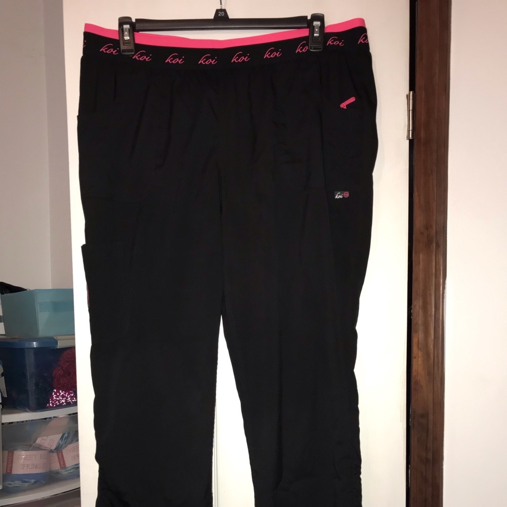 Women’s koi scrub pants